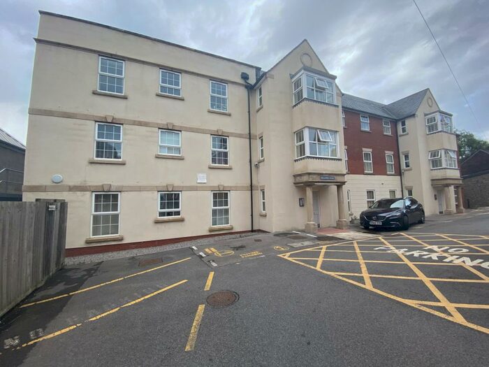 2 Bedroom Apartment To Rent In West Street, Axminster, EX13