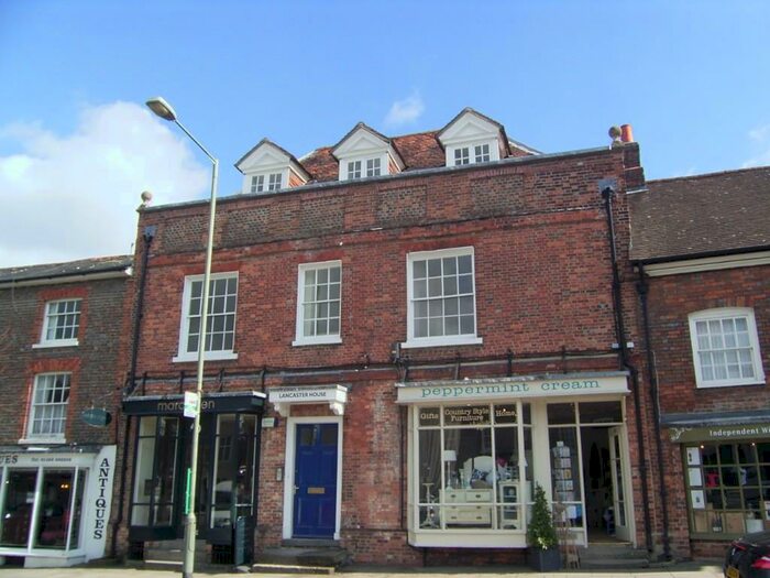 1 Bedroom Flat To Rent In High Street, Hungerford, Berkshire, ., RG17