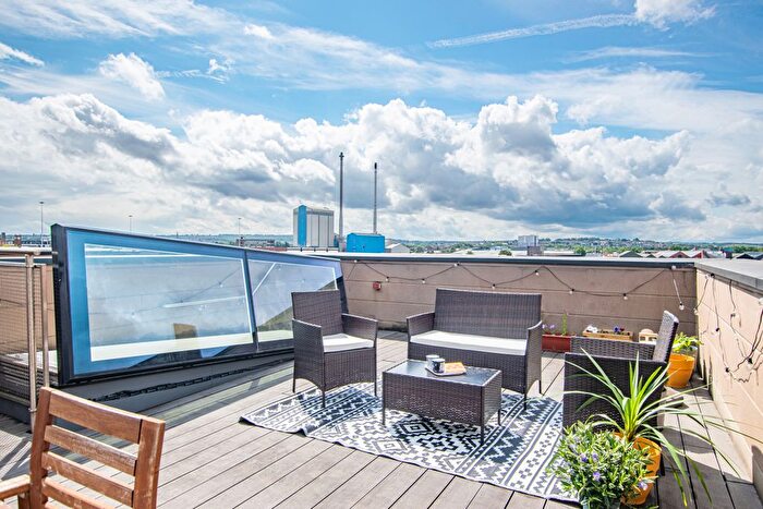 4 Bedroom End Terrace House For Sale In Solar Avenue, Leeds, LS9