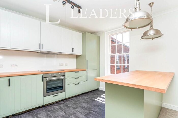 2 Bedroom Flat To Rent In North Street, Gosport, PO12