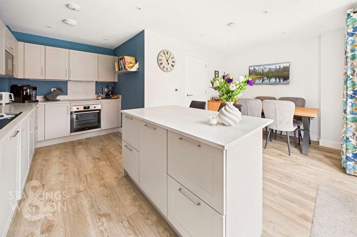 4 Bedroom Link Detached House For Sale In Linnet Drive, Attleborough, NR17