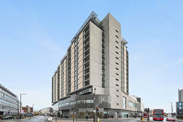 2 Bedroom Flat For Sale In Kingsway, London, N12