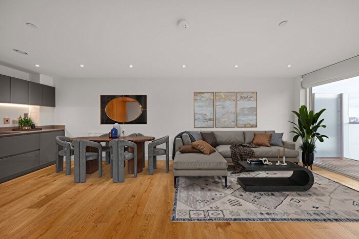 3 Bedroom Flat For Sale In Iverson Point, Harrison Walk Greenwich, SE10