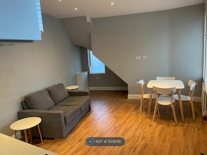1 Bedroom Flat To Rent In Lamington Street, London, W6