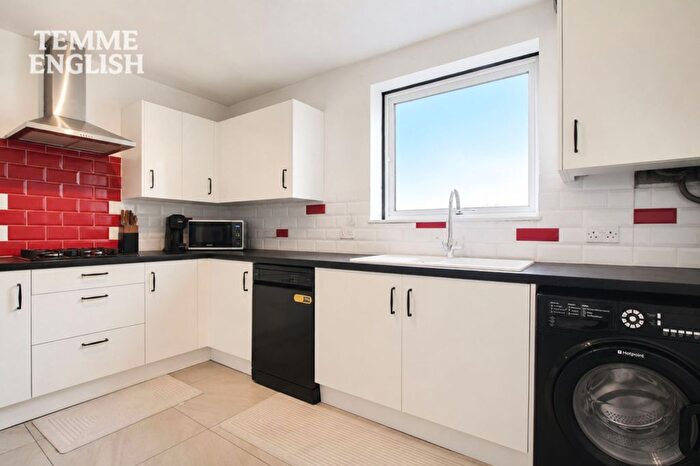 2 Bedroom Flat For Sale In Amberry Court, Harlow, CM20