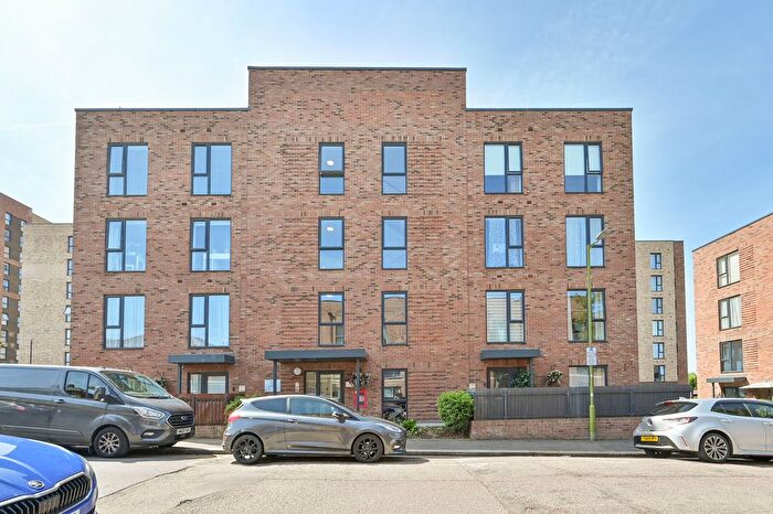 2 Bedroom Flat To Rent In Sydney Road, Watford, WD18