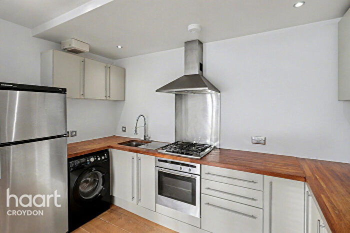 2 Bedroom Flat To Rent In Croham Road, South Croydon, CR2