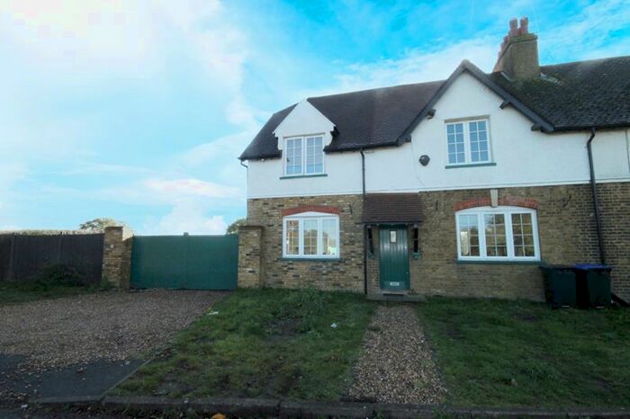 3 Bedroom Semi-Detached House For Sale In Willets Lane, Denham, Uxbridge, UB9