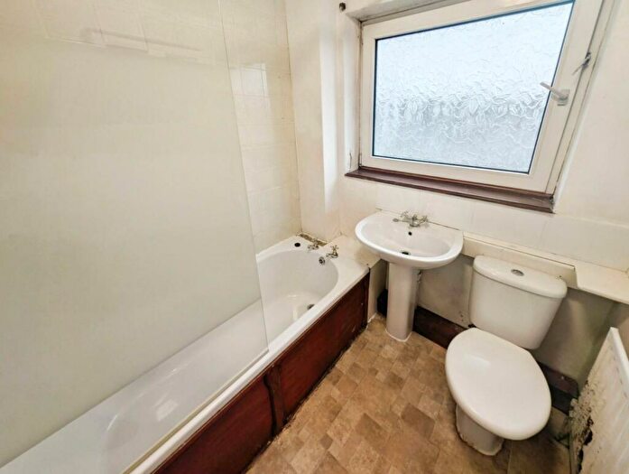 3 Bedroom End Of Terrace House For Sale In Brookland Drive, Newcastle Upon Tyne, NE12