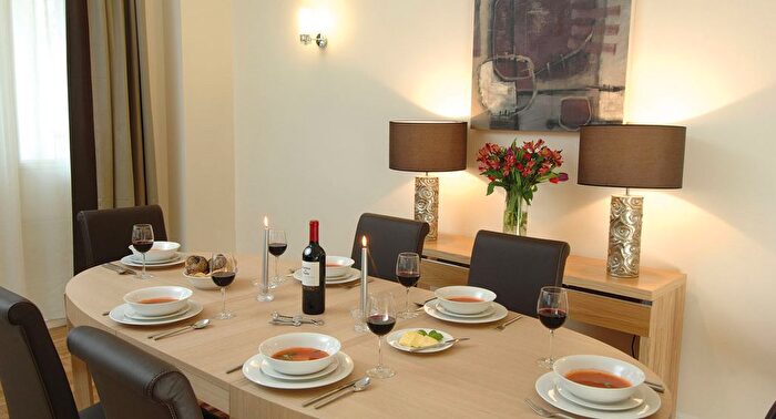 4 Bedroom Flat To Rent In Prince Of Wales Terrace, London, W8