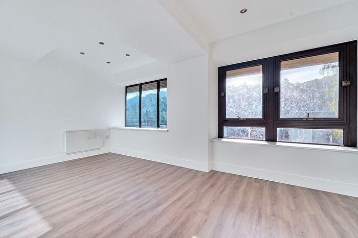 1 Bedroom Property To Rent In Weyside, Catteshall Lane, Godalming, GU7