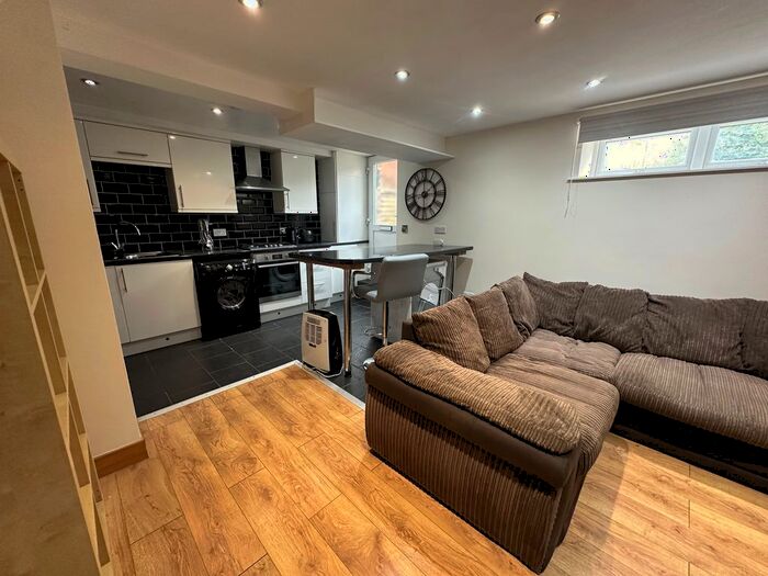 Houses to rent in Buxton, SK17, Derbyshire