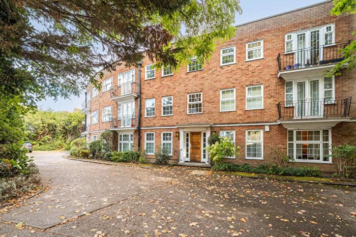 2 Bedroom Flat For Sale In Ashley Road, Epsom, KT18