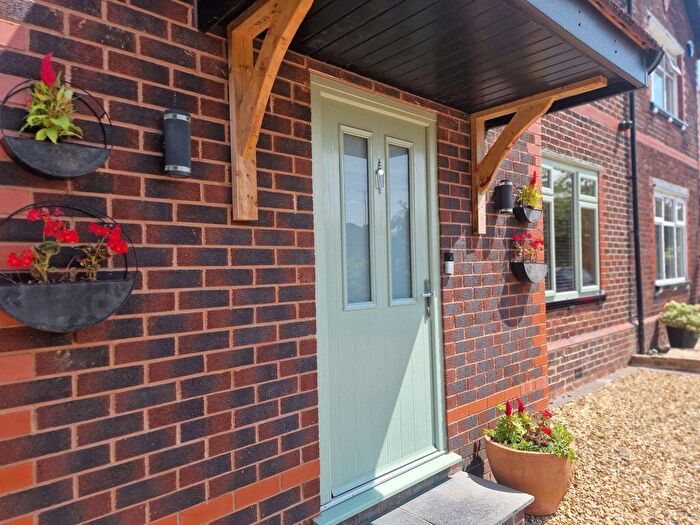 3 Bedroom Semi-Detached House For Sale In Barlow Fold Road, Romiley, SK6