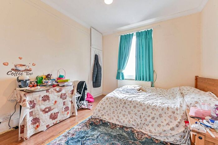 3 Bedroom Maisonette For Sale In Harrow Road, Maida Hill, London, W9
