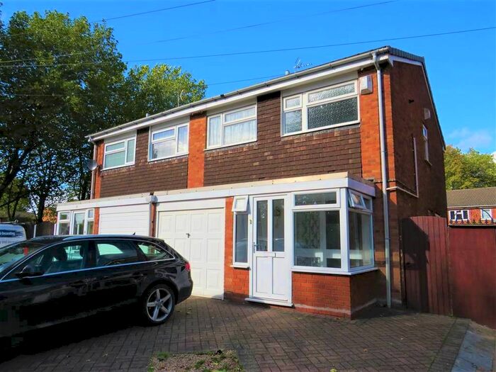 3 Bedroom Semi-Detached House To Rent In St. Georges Close, Darlaston, Wednesbury, WS10