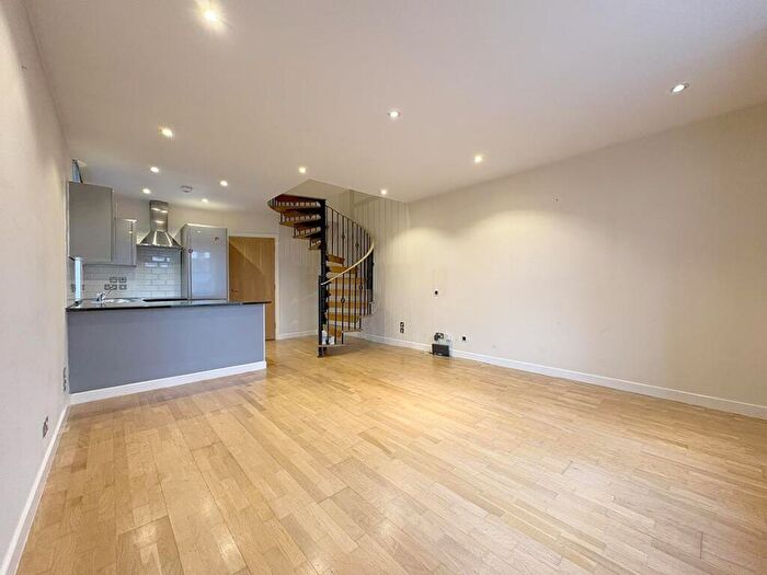 2 Bedroom Flat For Sale In Valley Drive, Harrogate, HG2