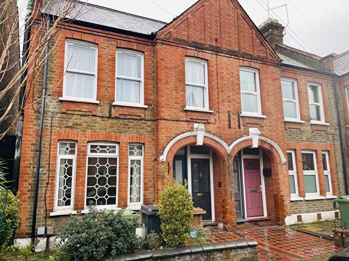 1 Bedroom Maisonette For Sale In Blyth Road, London, E17