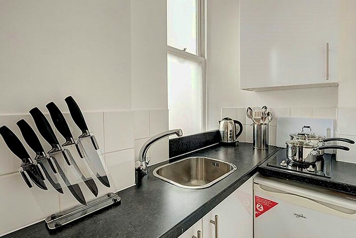 1 Bedroom Flat To Rent In Hill Street, Mayfair, London, W1J