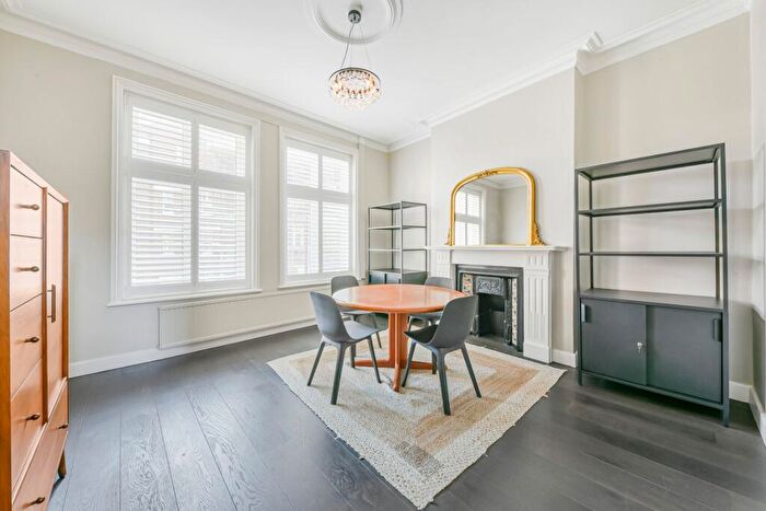 4 Bedroom Flat To Rent In Heath Street, Hampstead Village, NW3