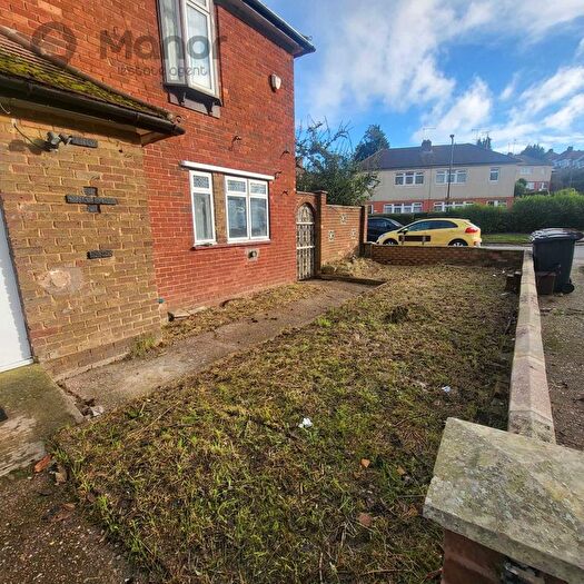 3 Bedroom Semi-Detached House To Rent In Valley Side, Chingford, E4