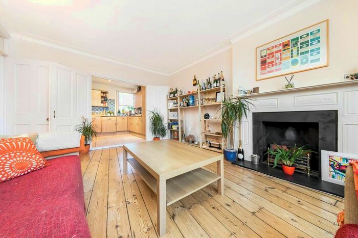 2 Bedroom Flat To Rent In Lower Richmond Road, Putney, London, SW15