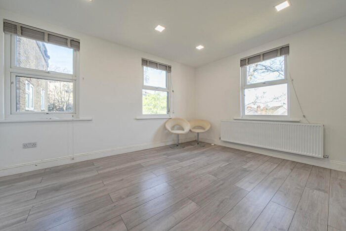 2 Bedroom Apartment For Sale In Anerley Road, London, SE20