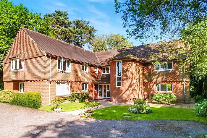 2 Bedroom Flat For Sale In Grayswood Road, Haslemere, GU27