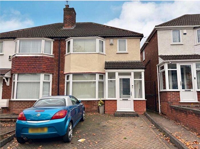 3 Bedroom Semi Detached House For Sale In Foden Road, Great Barr, Birmingham, B42
