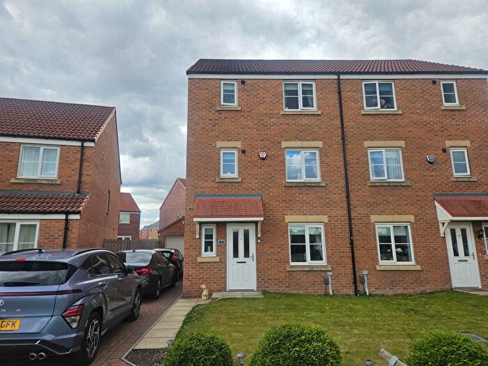 4 Bedroom Semi Detached House For Sale In Sintering Crescent, Wakefield, WF1