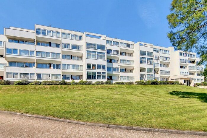 2 Bedroom Flat To Rent In Hendon Hall Court, Parson Street, Hendon, NW4