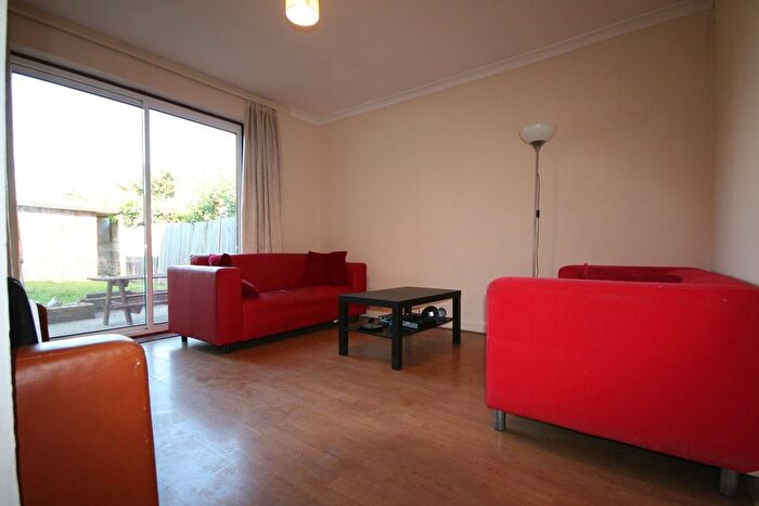 4 Bedroom Semi-Detached House To Rent In Western Avenue, Acton, W3