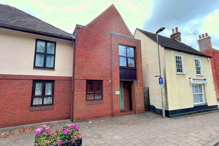 3 Bedroom Semi-Detached House To Rent In Wimborne, BH21