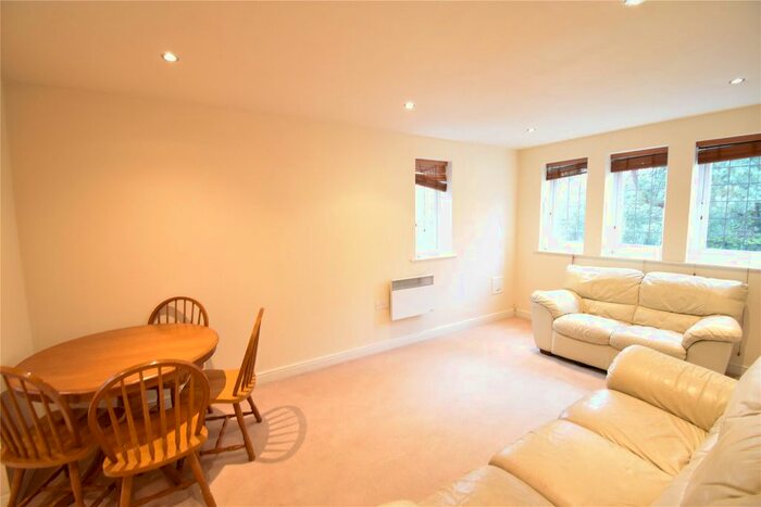 2 Bedroom Flat To Rent In Vernon Court, London Road, Ascot, Berkshire, SL5