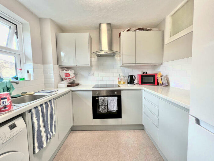2 Bedroom Flat To Rent In Weavers Way, NW1