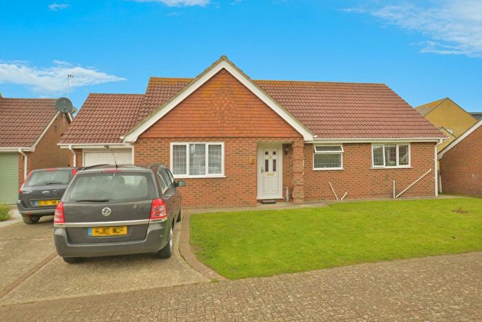 3 Bedroom Bungalow For Sale In Drakes Lee, Littlestone, New Romney, Kent, TN28