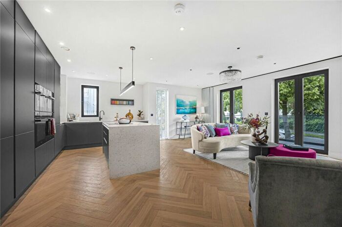 3 Bedroom Apartment For Sale In The Exchange, Parabola Road, Cheltenham, Gloucestershire, GL50