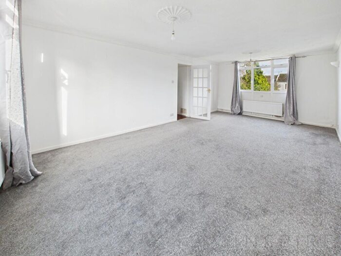 2 Bedroom Flat To Rent In Hawkhurst Walk, Crawley, RH10