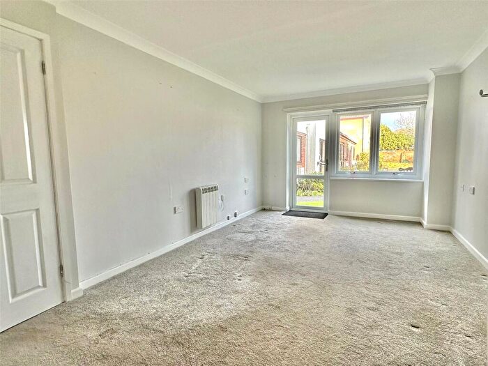 1 Bedroom Apartment For Sale In Shingle Bank Drive, Milford On Sea, Lymington, Hampshire, SO41