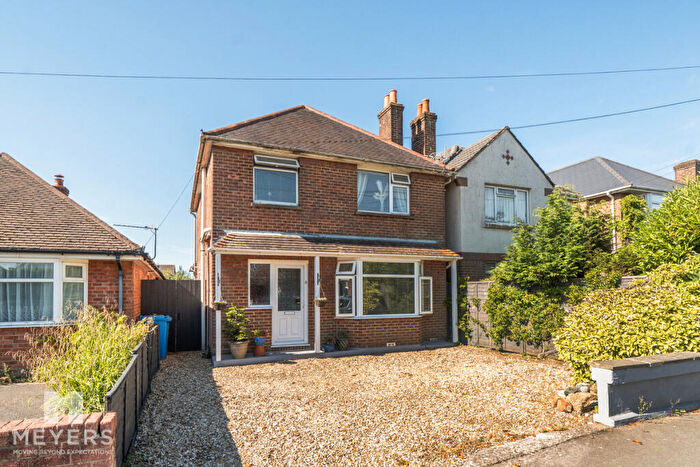 3 Bedroom Detached House For Sale In Cynthia Road, Parkstone, Poole, BH12