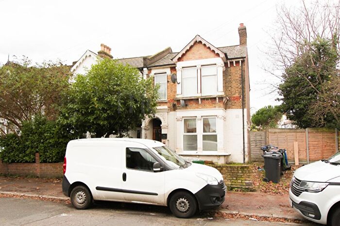 2 Bedroom Flat For Sale In Birchanger Road, South Norwood, SE25