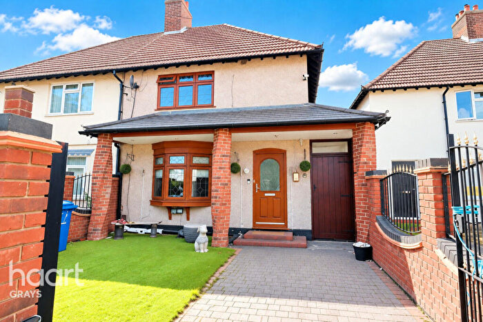 3 Bedroom Semi-Detached House For Sale In Heathview Road, Grays, RM16