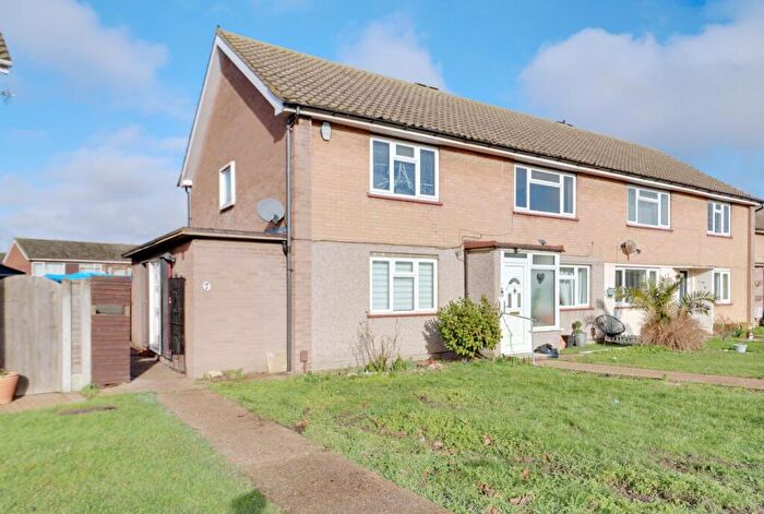 2 Bedroom Maisonette For Sale In Fyfield Road, Rainham, RM13