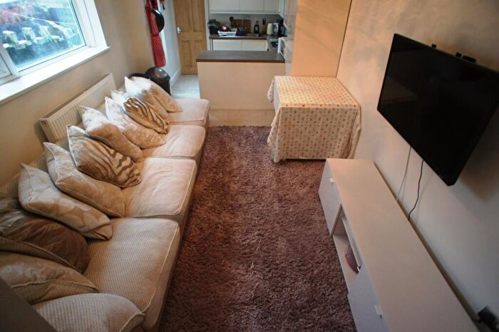 5 Bedroom Terraced House To Rent In Tewkesbury Street, Cathays, CF24