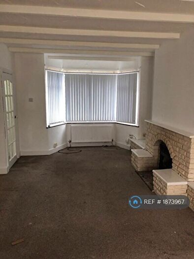 3 Bedroom Semi Detached House To Rent In Kingstanding Road, Birmingham, B44