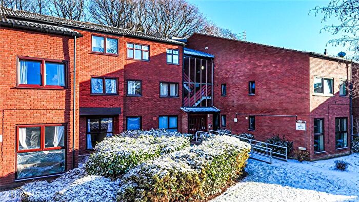 2 Bedroom Apartment For Sale In Badgers Bank Road, Sutton Coldfield, West Midlands, B74