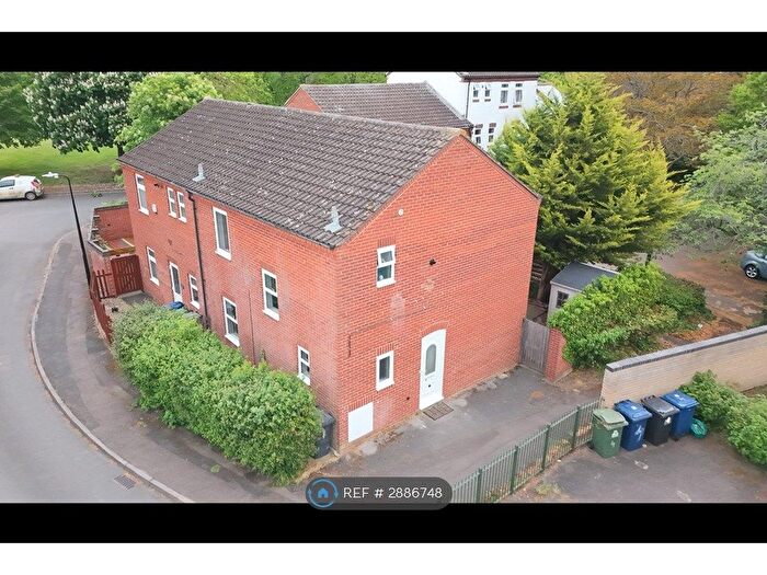3 Bedroom Semi Detached House To Rent In Villa Court, Cambridge, CB4