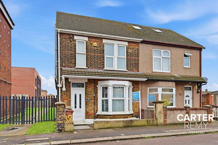 3 Bedroom Semi Detached House For Sale In Bermuda Road, Tilbury, RM18