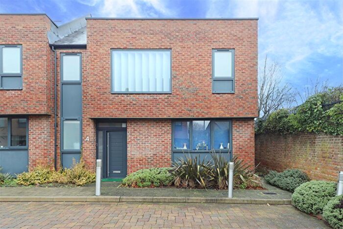 3 Bedroom Semi Detached House For Sale In Southside Close, Uxbridge, UB10