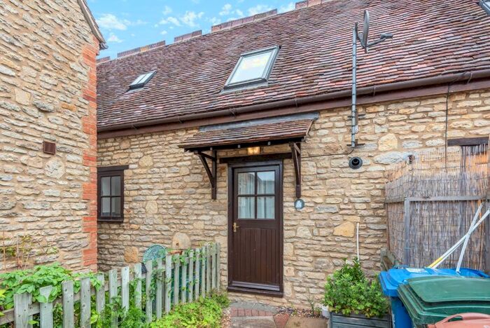 1 Bedroom Terraced House To Rent In Victoria Road, Bicester, OX26